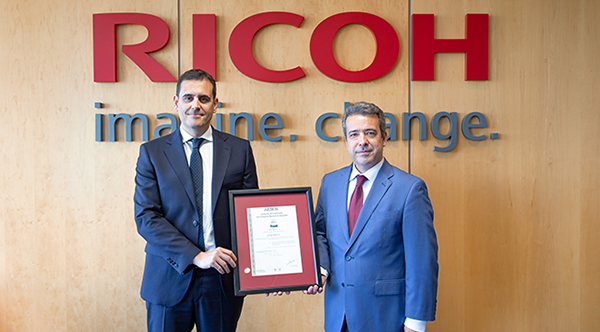Marcos Sanz de Ricoh y Angel Luis Sanchez de AENOR