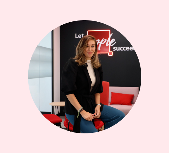 Mobile banner of Raquel sanchez
